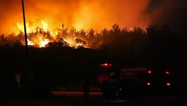 Korkutan Yangın! İzmir'de Başladı, Kuşadası'na Sıçradı