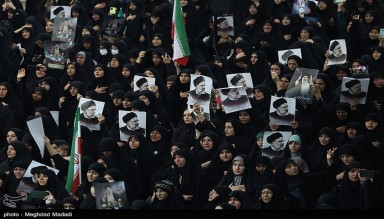 İran Halkı Şehitleriyle Vedalaşıyor