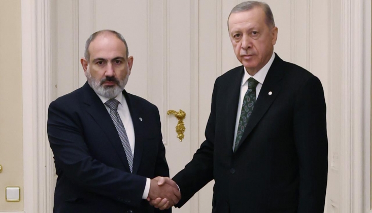 Erdoğan, Paşinyan'la Bir Araya Geldi