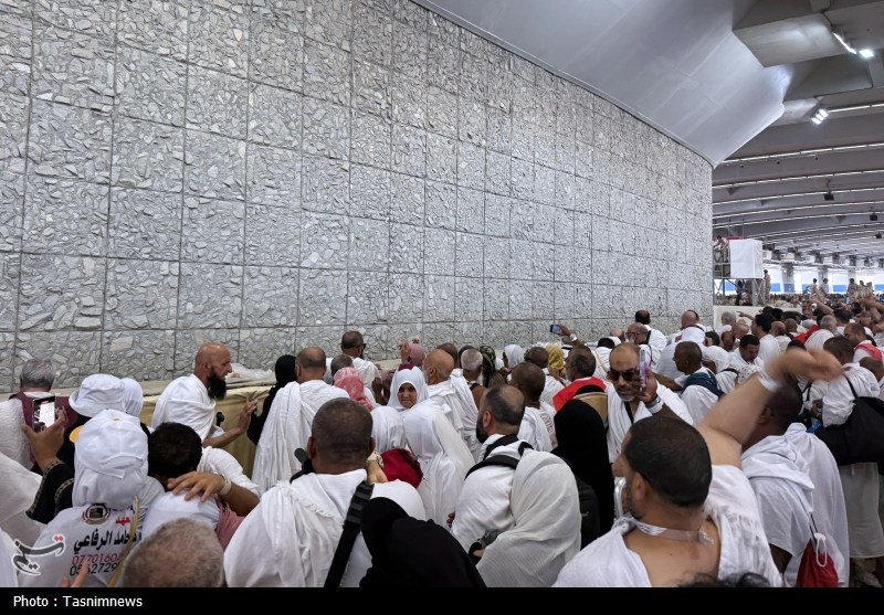 Hac Farizasını Yerine Getiren Müslümanlar, Mescid-i Haram'da