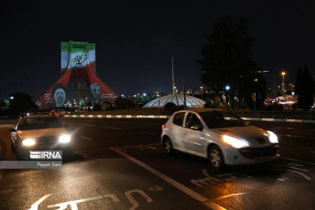 Hizmet Şehitleri'nin Resimleri Azadi Kulesi'ne Yansıtıldı